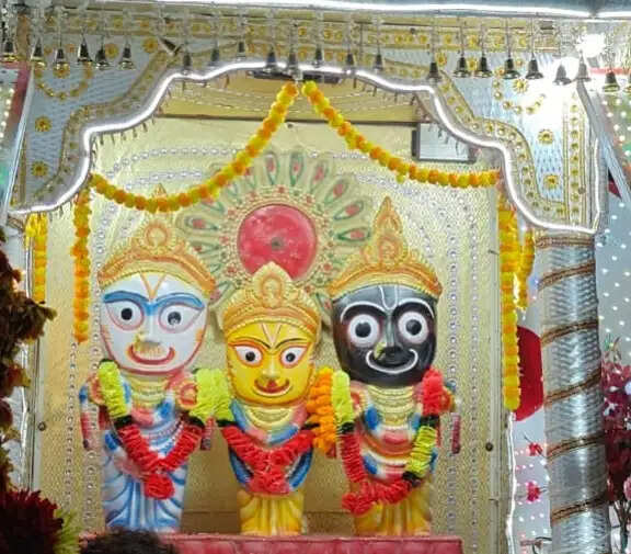 मनमोहक झांकियों संग निकली भगवान श्रीराम की राजगद्दी शोभायात्रा