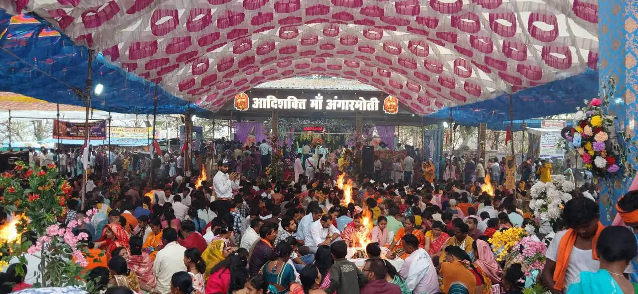 मां अंगारमोती में अष्टमी पर उमड़ा आस्था का सैलाब, भव्य पूजा और भंडारे का आयोजन