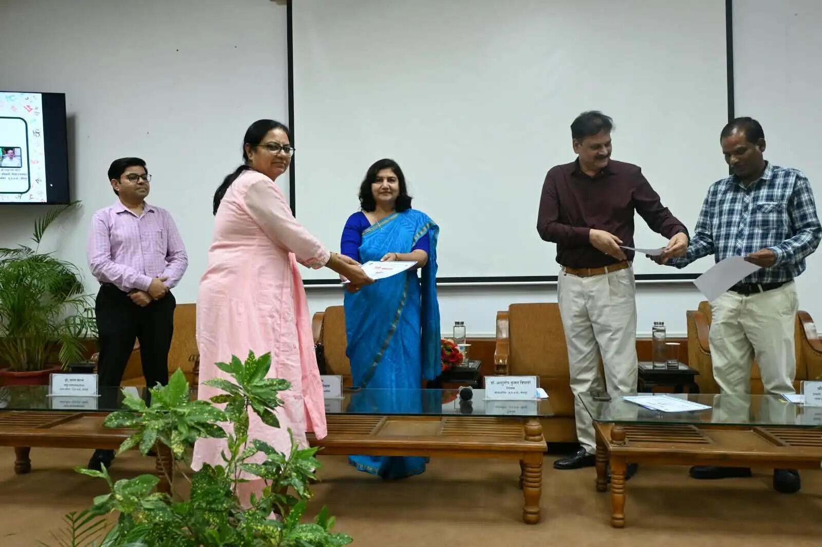 आफरी में हिन्दी पखवाड़ा का समापन, विजेता सम्मानित