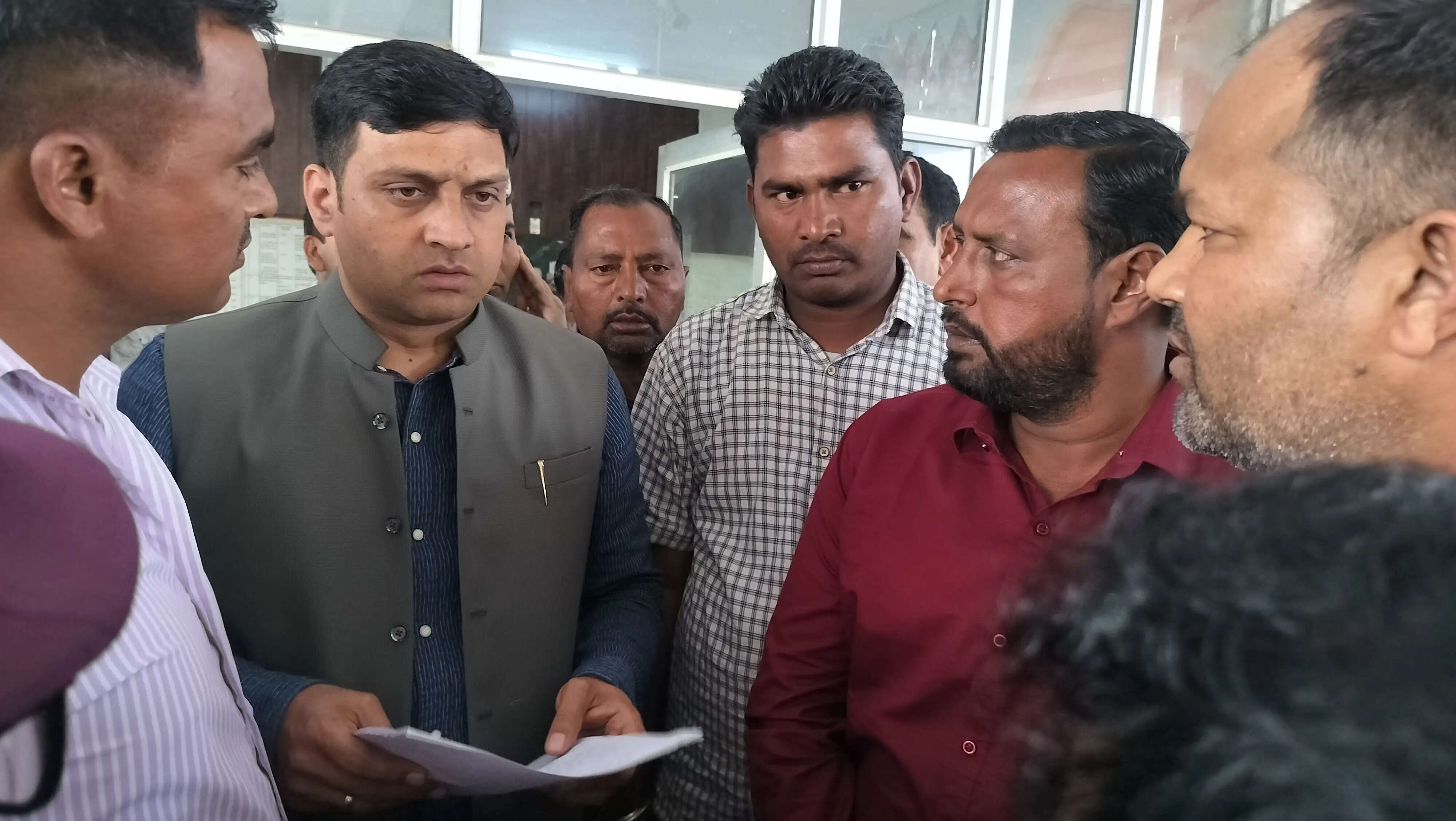 जींद : सफाई कर्मचारियों ने मांगों को लेकर शहर में हल्ला बोल प्रदर्शन किया