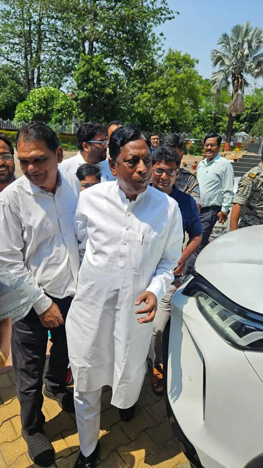 जेल से बाहर आए पूर्व मंत्री आलमगीर आलम, कांग्रेस नेताओं ने किया स्वागत