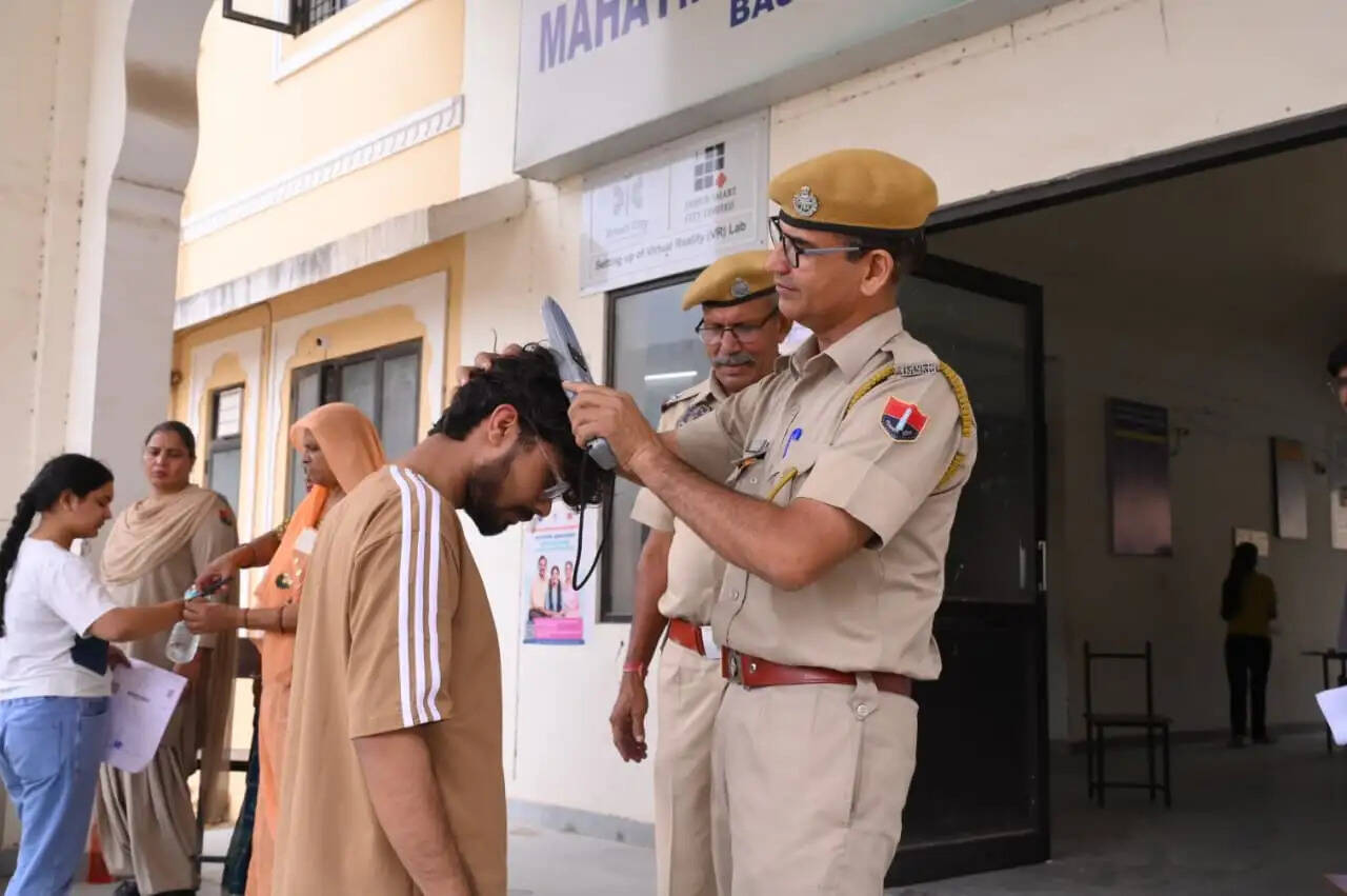 कड़े पहरे में संपन्न हुई री-नीट परीक्षा&nbsp;:&nbsp;प्रशासन-पुलिस ने संभाली कमान