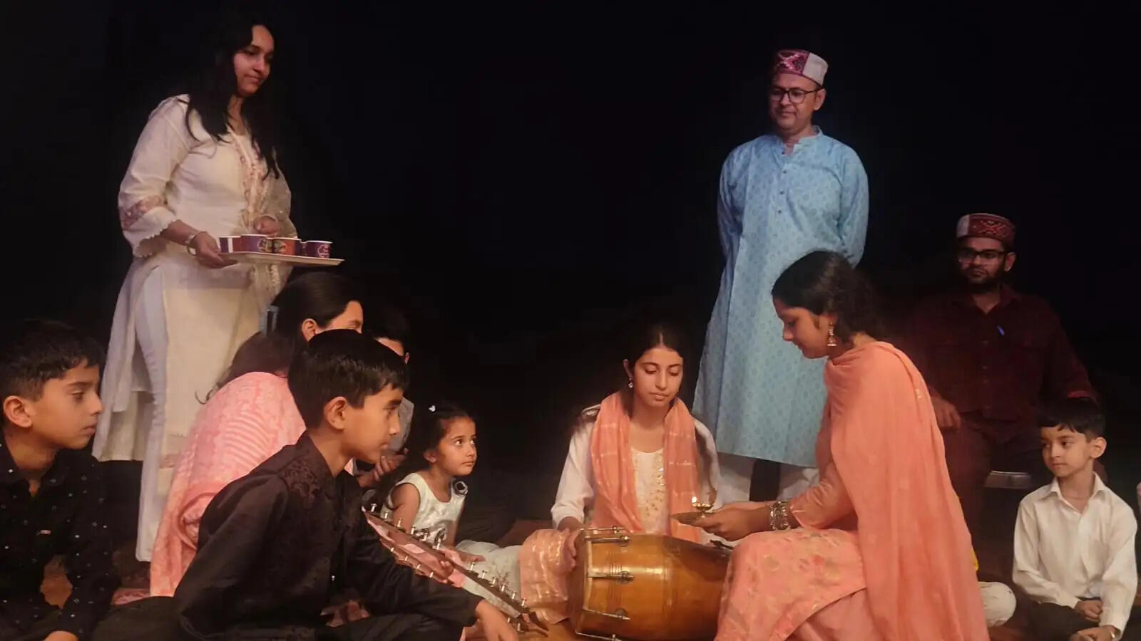 रंगमंच: मेरे अपने नाटक में दिखाया समाज की विसंगतियों का आईना