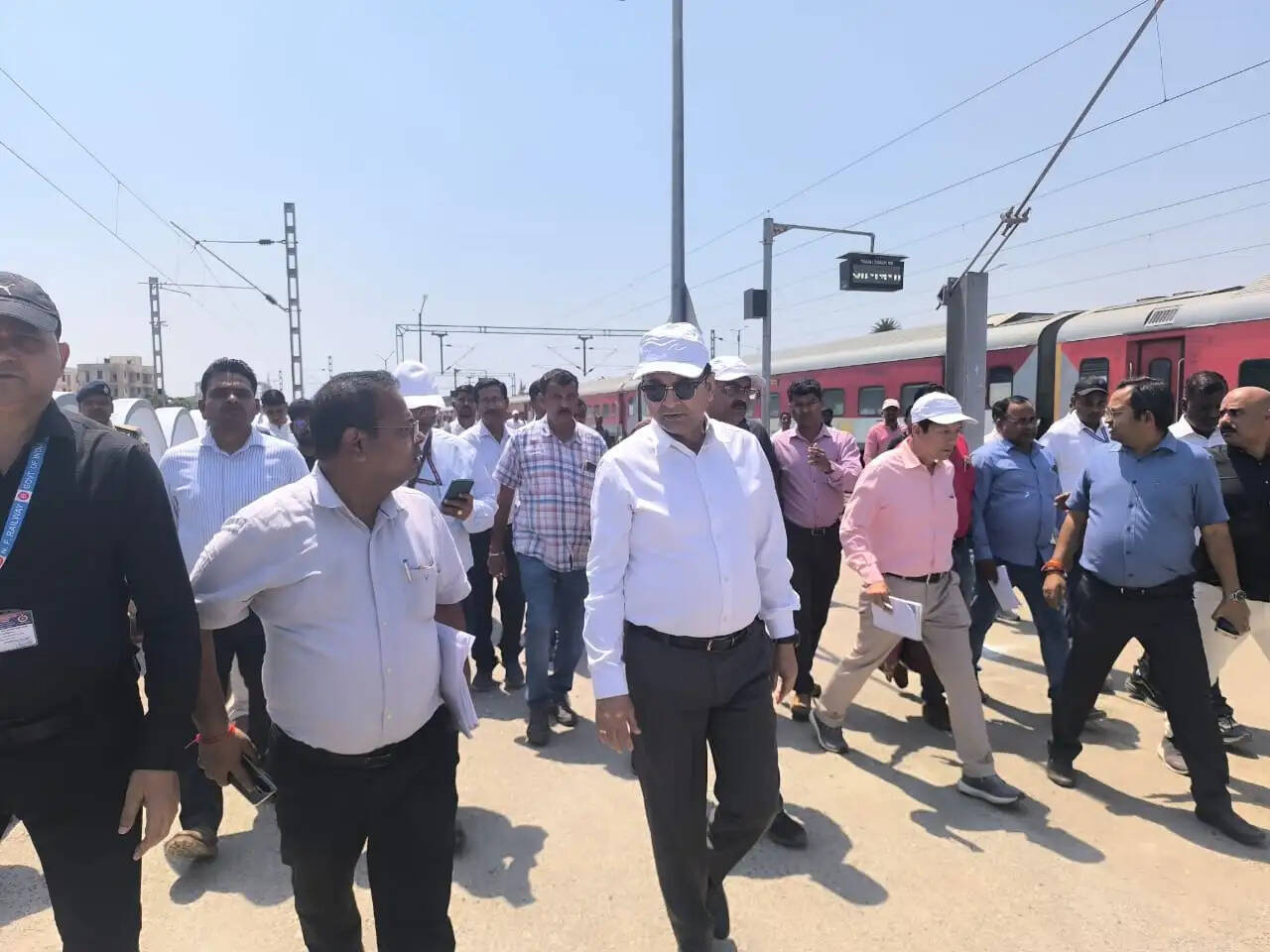 एनएफ रेलवे के जीएम चेतन श्रीवास्तव पहुंचे जोगबनी,स्टेशन पर चल रहे विकास कार्यों का किया निरीक्षण