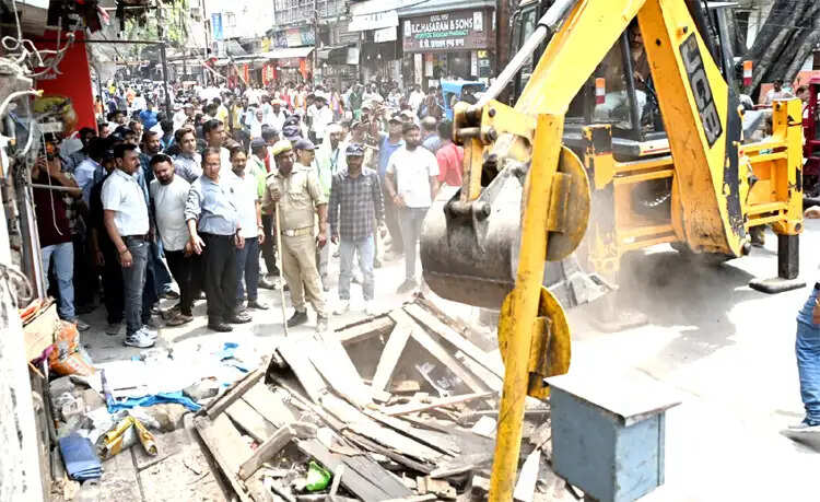 हरिद्वार में अतिक्रमण पर प्रशासन का बड़ा अभियान, 100 से अधिक अवैध कब्जे हटाए