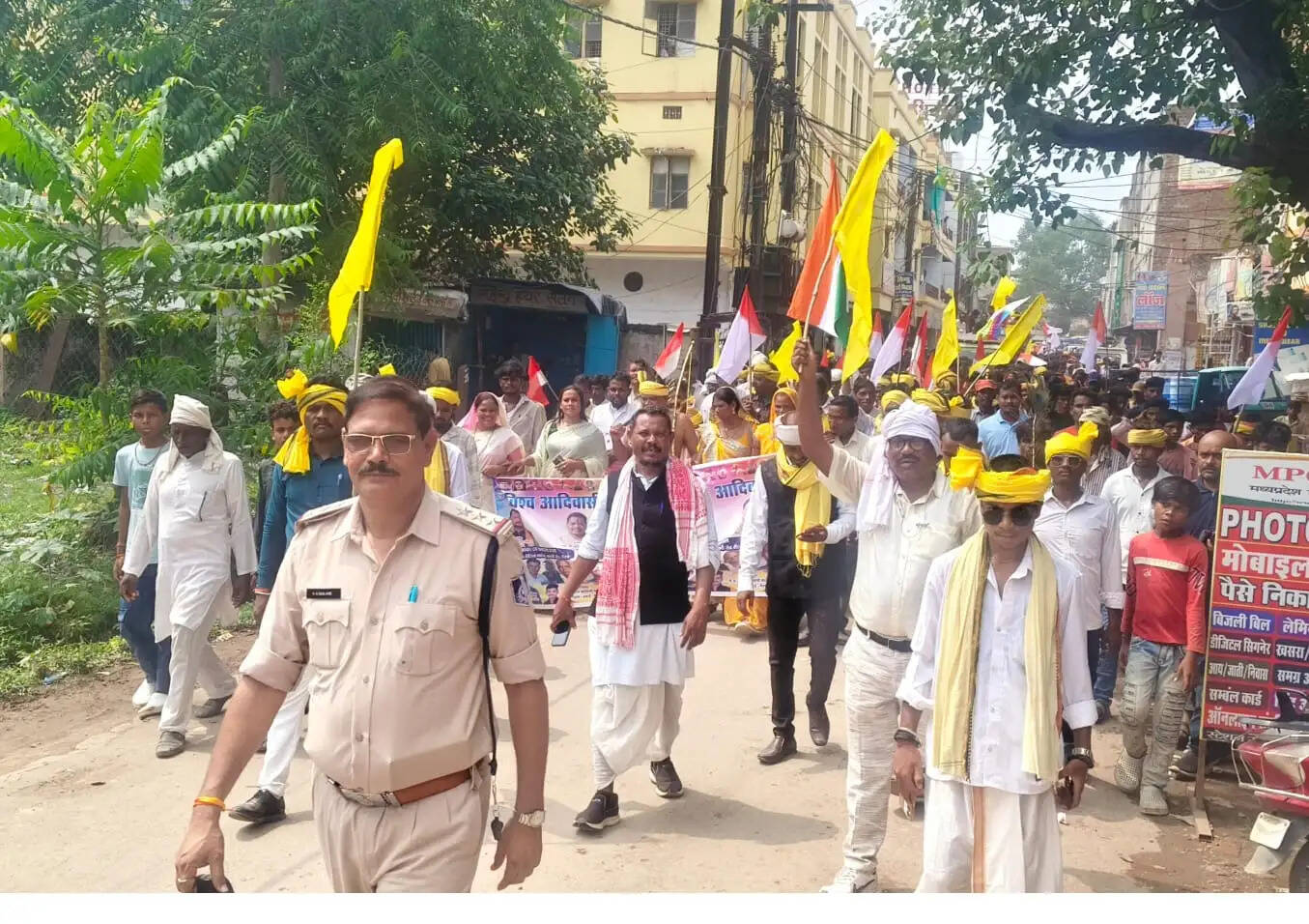 मैहर में विश्व आदिवासी दिवस पर निकला पारंपरिक भेषभूषा में भव्य जुलूस