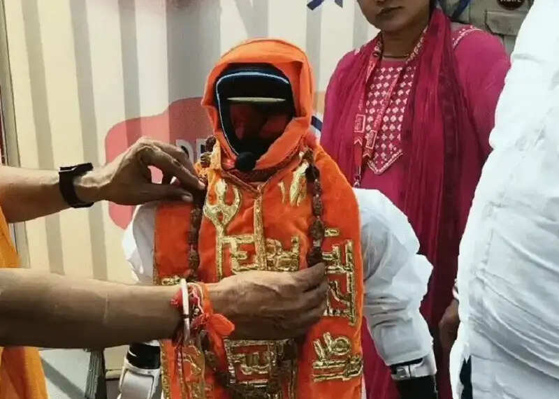 उज्जैन में धूमधाम से निकली बाबा महाकाल की सवारी, पहली बार शामिल हुए रोबोट और 84 महादेव की झांकी