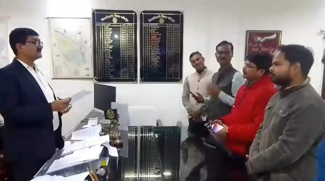 फर्रुखाबाद : टक्कर मार कर कार सवार पत्रकार पर जानलेवा हमला