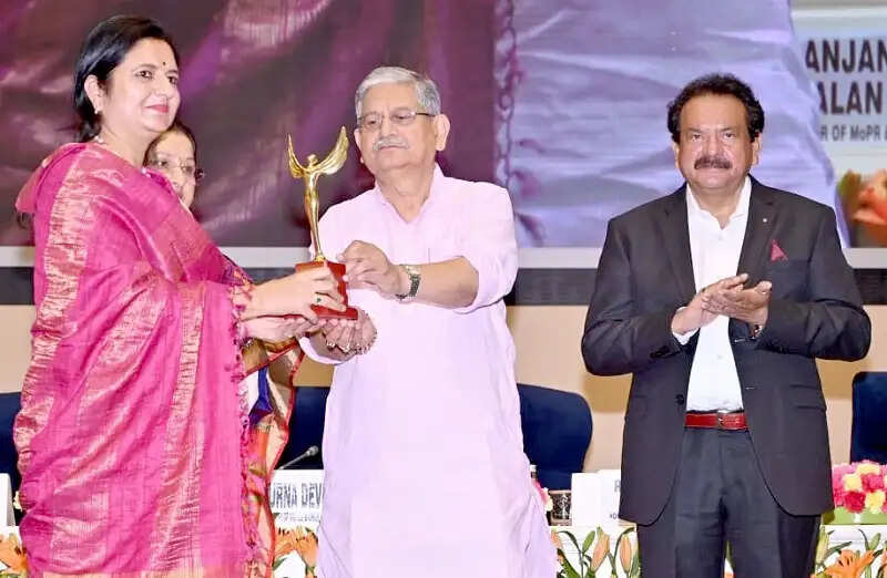 सिंगरौली जिला पंचायत उपाध्यक्ष अर्चना सिंह सशक्त पंचायत नेत्री पुरस्कार से सम्मानित