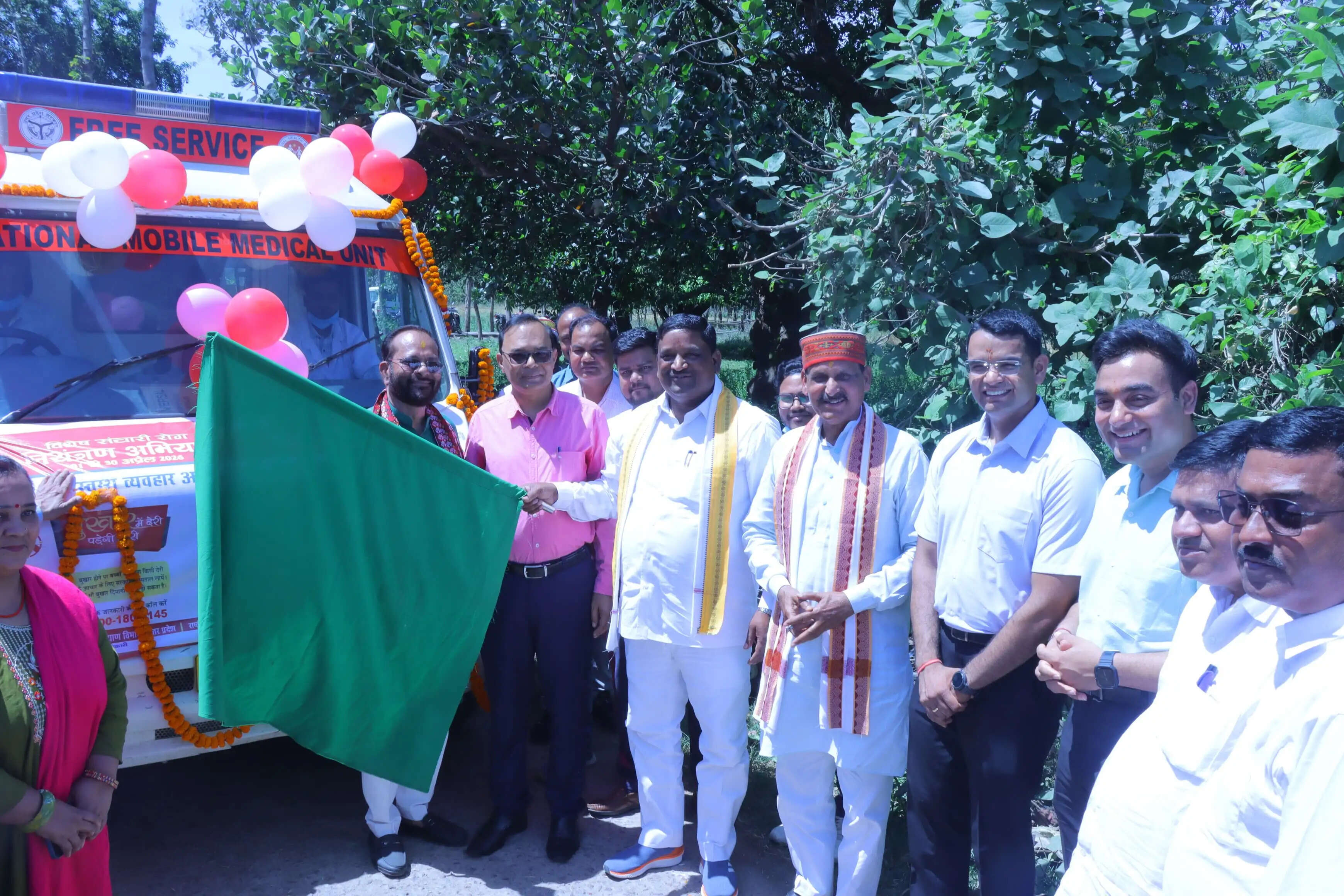 बलरामपुर में स्कूल चलो अभियान,विशेष संचारी रोग नियंत्रण एवं दस्तक अभियान का शुभारंभ