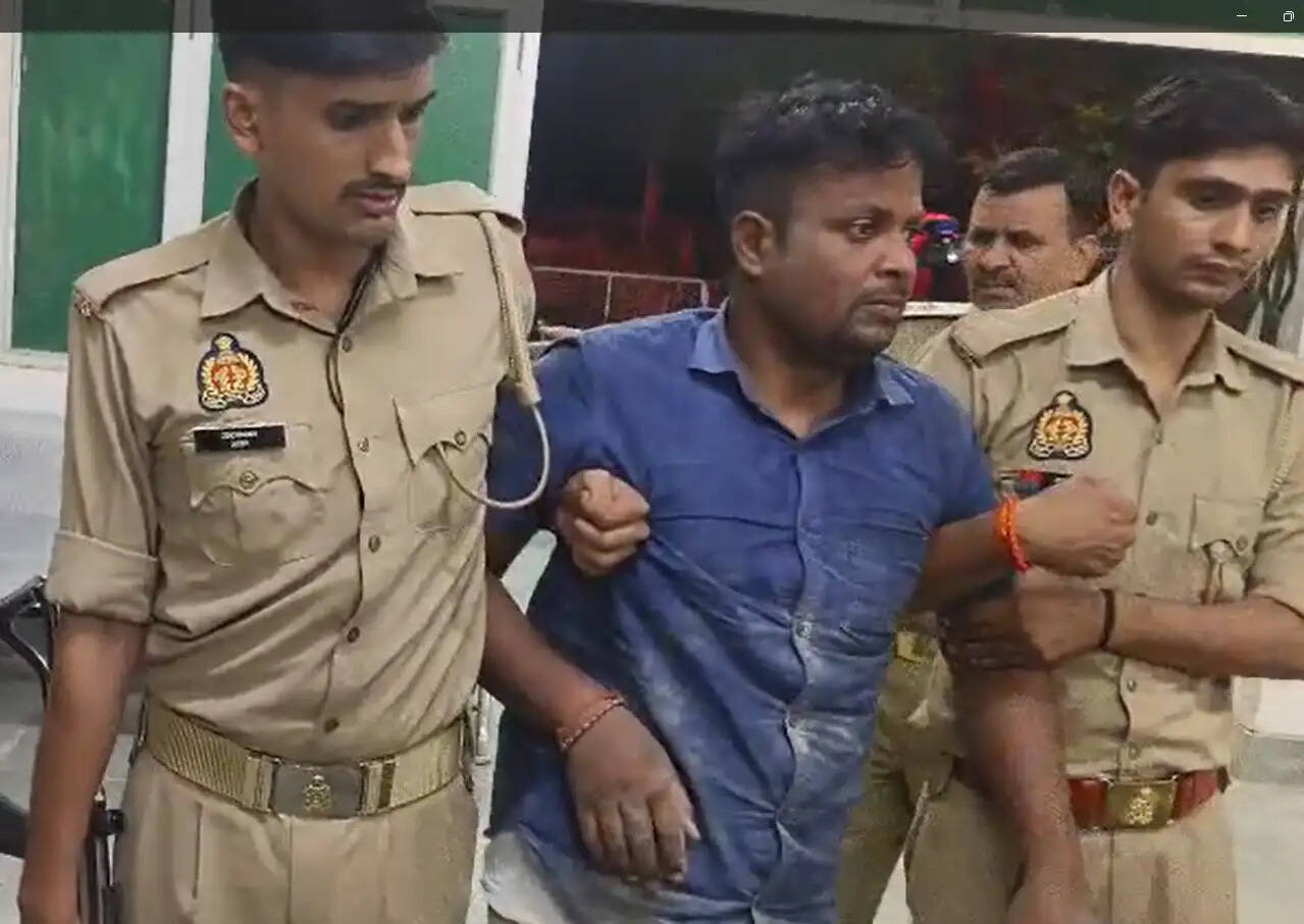 फिरोजाबाद: मुठभेड़ में अंतरजनपदीय गिरोह का लुटेरा गिरफ्तार, पैर में लगी गोली