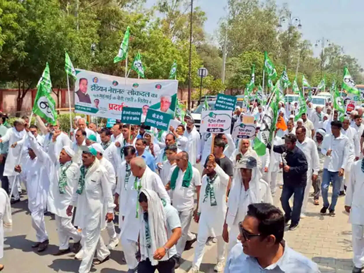 हिसार में इनेलो ने महंगाई के खिलाफ किया प्रदर्शन, सौंपा ज्ञापन