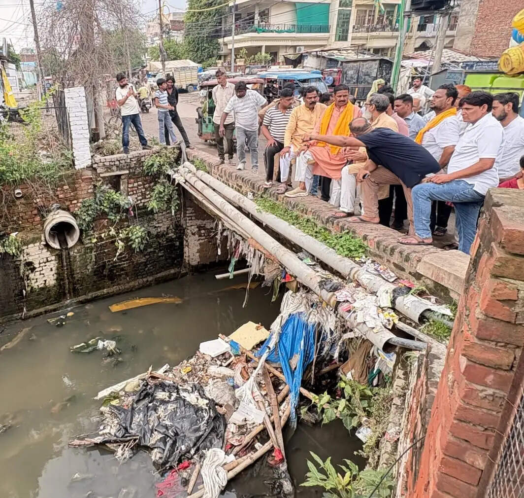नालों पर अतिक्रमण करने वालों के खिलाफ होगी कार्रवाई : महापौर