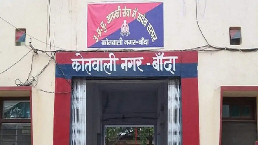 विवाहिता को आत्महत्या के लिए उकसाने के मामले में बैंक मैनेजर पति समेत चार पर मुकदमा दर्ज