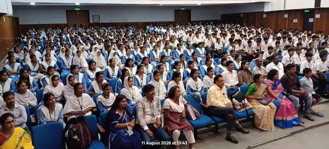 जिज्ञासा से अवसर तक : चुंचुड़ा में विद्यार्थियों ने समझे विज्ञान और न्याय के आयाम