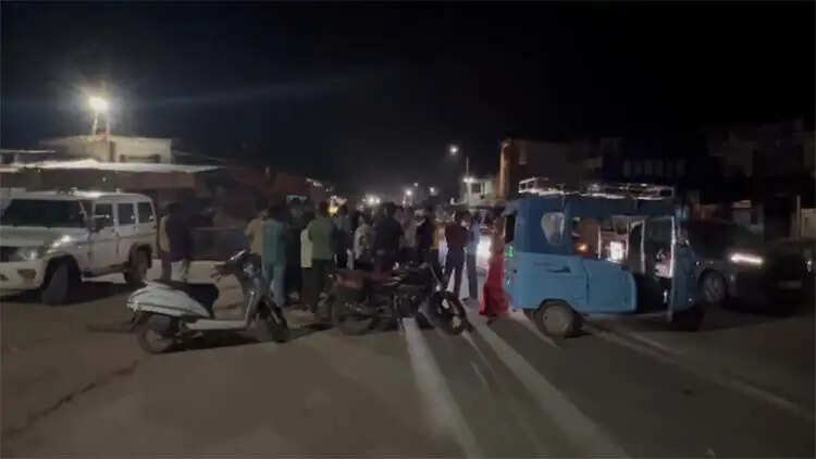 करंट लगने से युवक की मौत, आक्रोशित परिजनों ने एनएच किया चक्काजाम