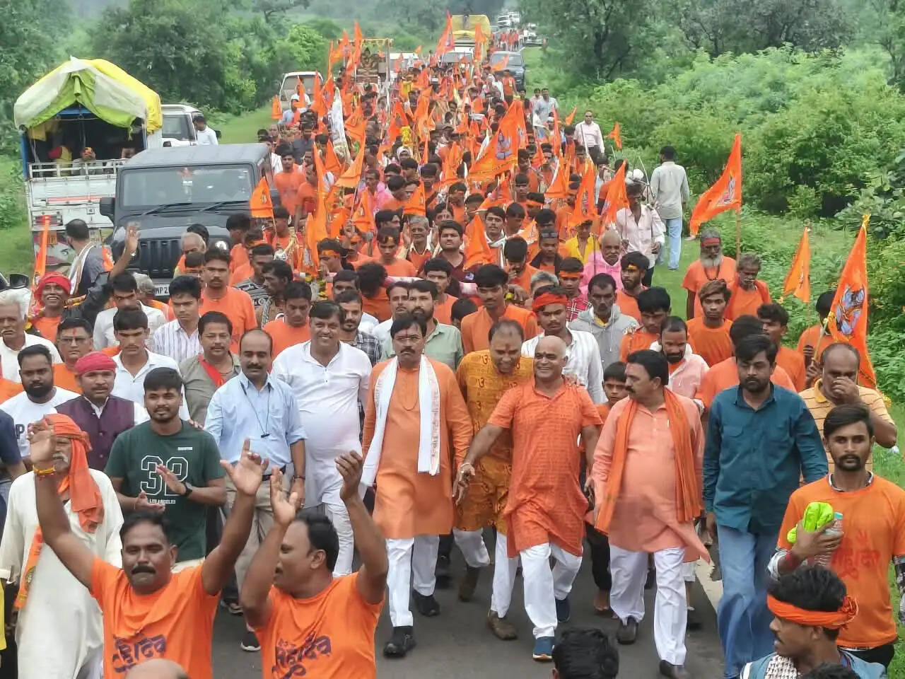 दमोह:मंत्री धर्मेंद्र सिंह लोधी की संकल्प कांवड़ यात्रा का जबेरा विधानसभा में भव्य स्वागत