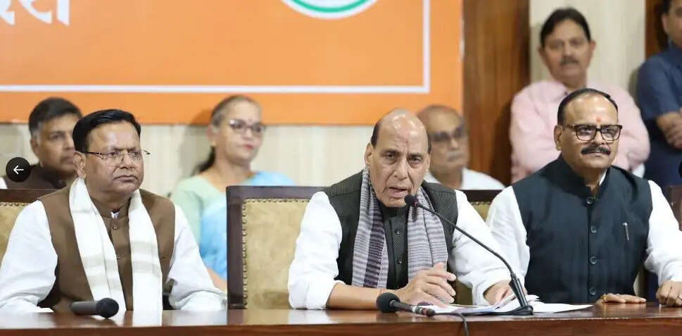 (पुन: अपडेट) देश को हिंसा और अराजकता की आग में झोंकना चाहती है कांग्रेस : राजनाथ सिंह