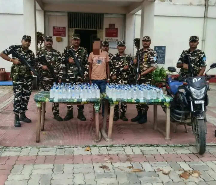 भारत-नेपाल सीमा पर 231 लीटर नेपाली शराब जब्त, दो गिरफ्तार