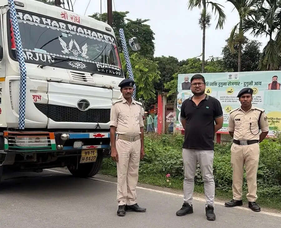 ट्रांजिट पास के अभाव में खनिज लदा डंपर जब्त, पीछे नंबर प्लेट भी नहीं मिली