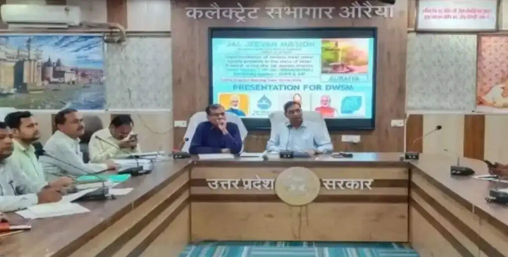 डीएम ने जल जीवन मिशन की समीक्षा बैठक में अफसराें काे दिए निर्देश