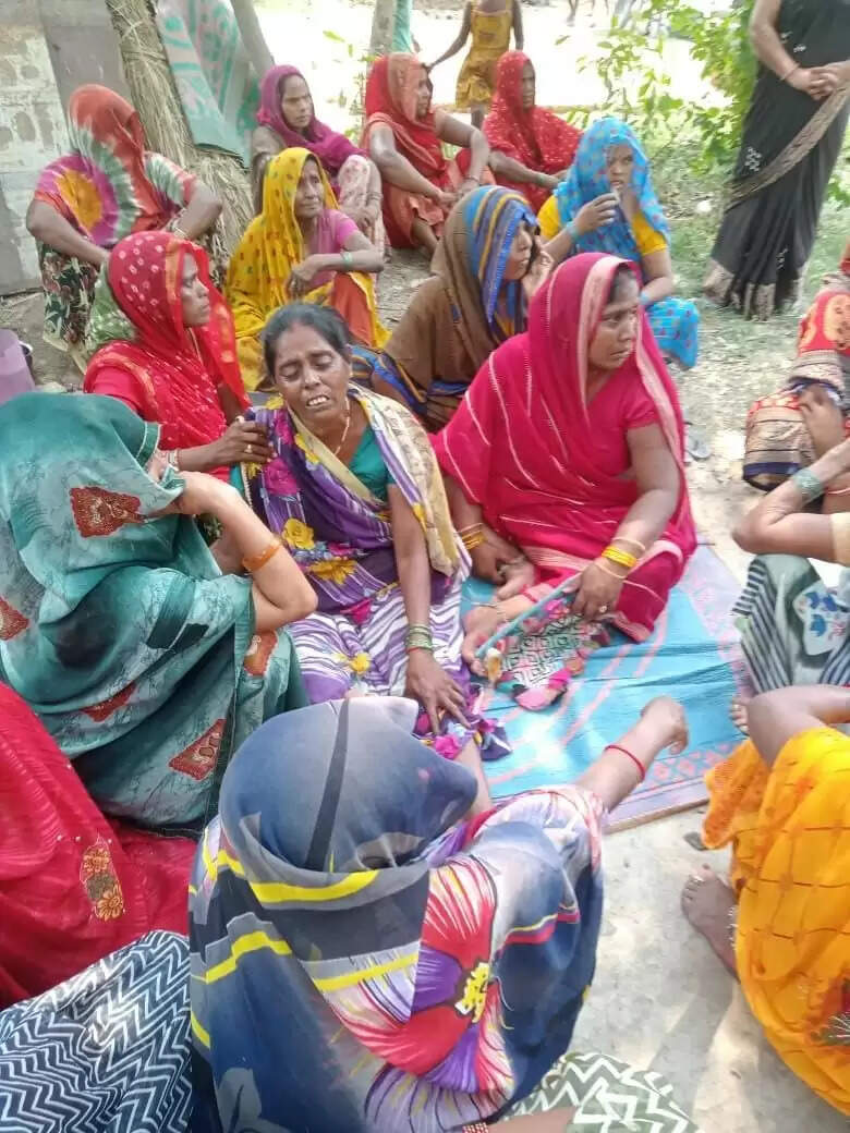 बस ने बाइक को मारी टक्कर, युवक की मौत, ममेरा भाई घायल