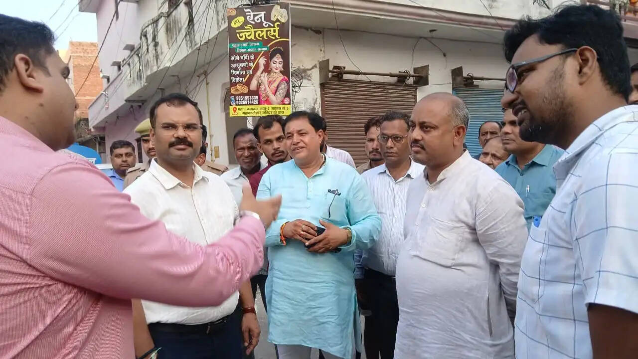 पांडु नदी का जलस्तर बढ़ने से पनकी सुंदर नगर में जलभराव, नगर आयुक्त ने दिए तत्काल राहत के निर्देश