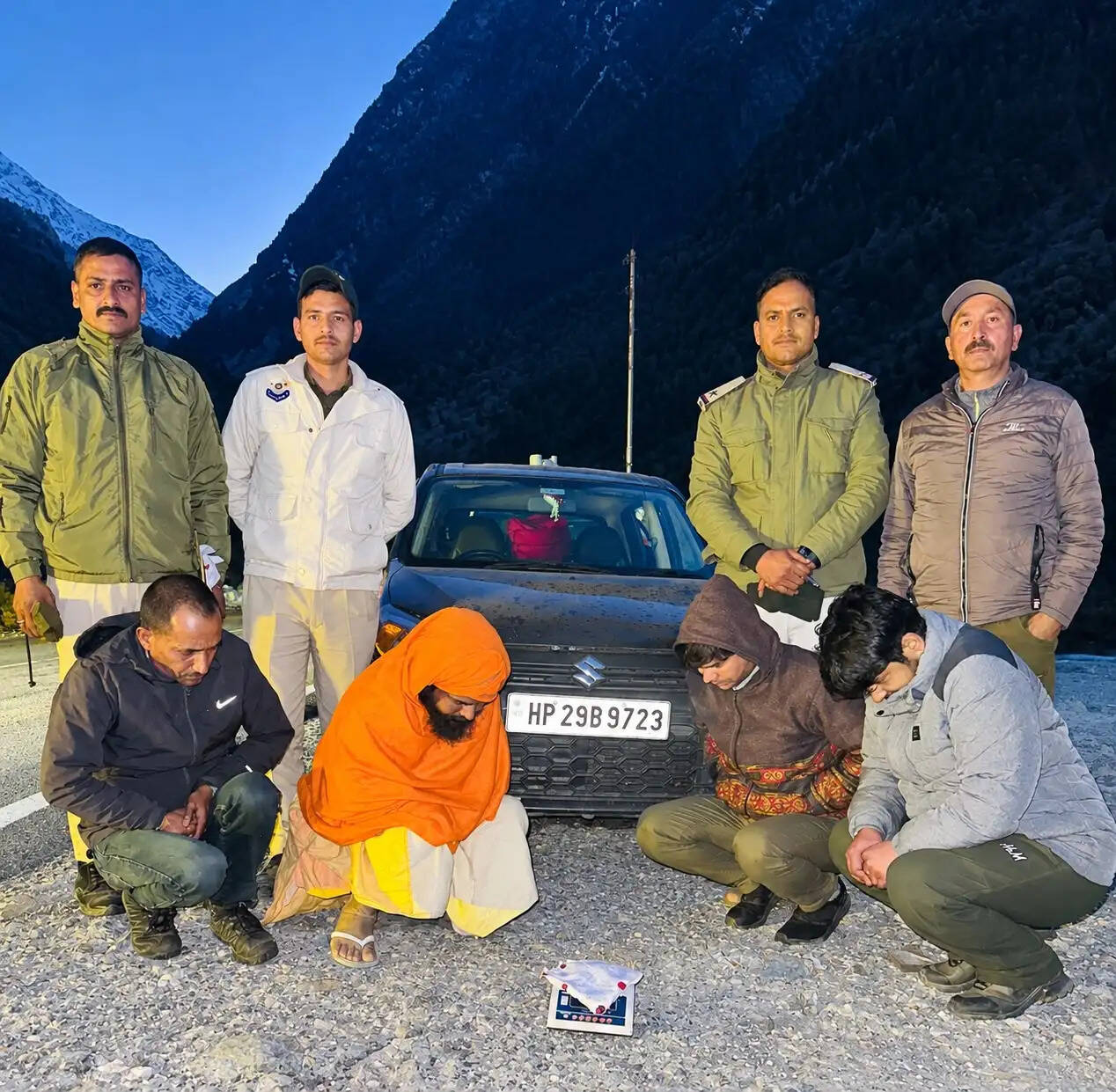 तांदी पेट्रोल पंप के पास कार से चरस बरामद, चार लोग पुलिस जांच के दायरे में