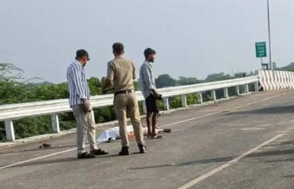 दतिया : सिंध नदी के नवीन पुल पर डीसीएम की टक्कर से युवक की मौत