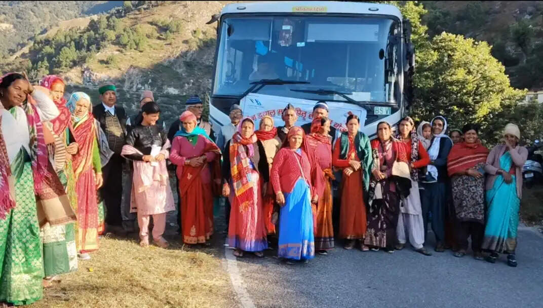 36 सदस्यीय यात्री दल कैंची और जागेश्वर धाम के लिए किया रवाना