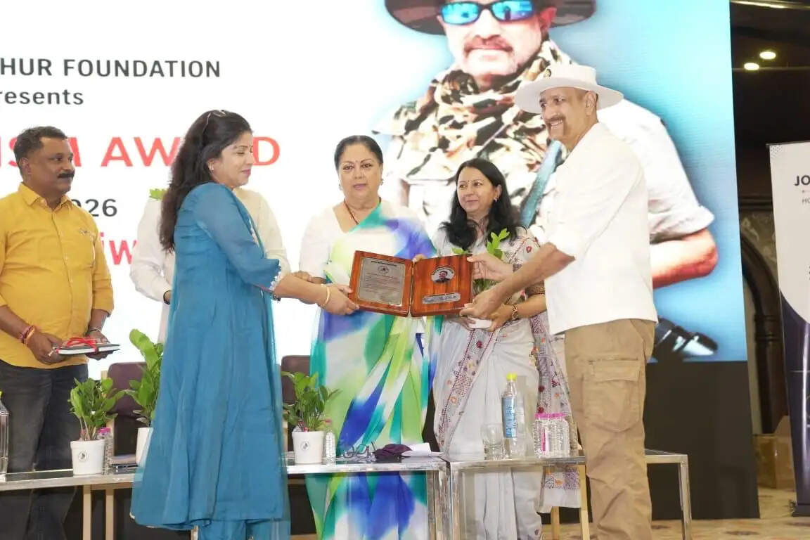 पत्रकारिता अंधेरे में टॉर्च का काम करती है, बशर्ते वह सच पर आधारित हो: राजे