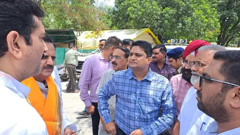 इंदौरः उप मुख्यमंत्री शुक्ल ने एमवाय अस्पताल के निर्माण कार्य का निरीक्षण किया