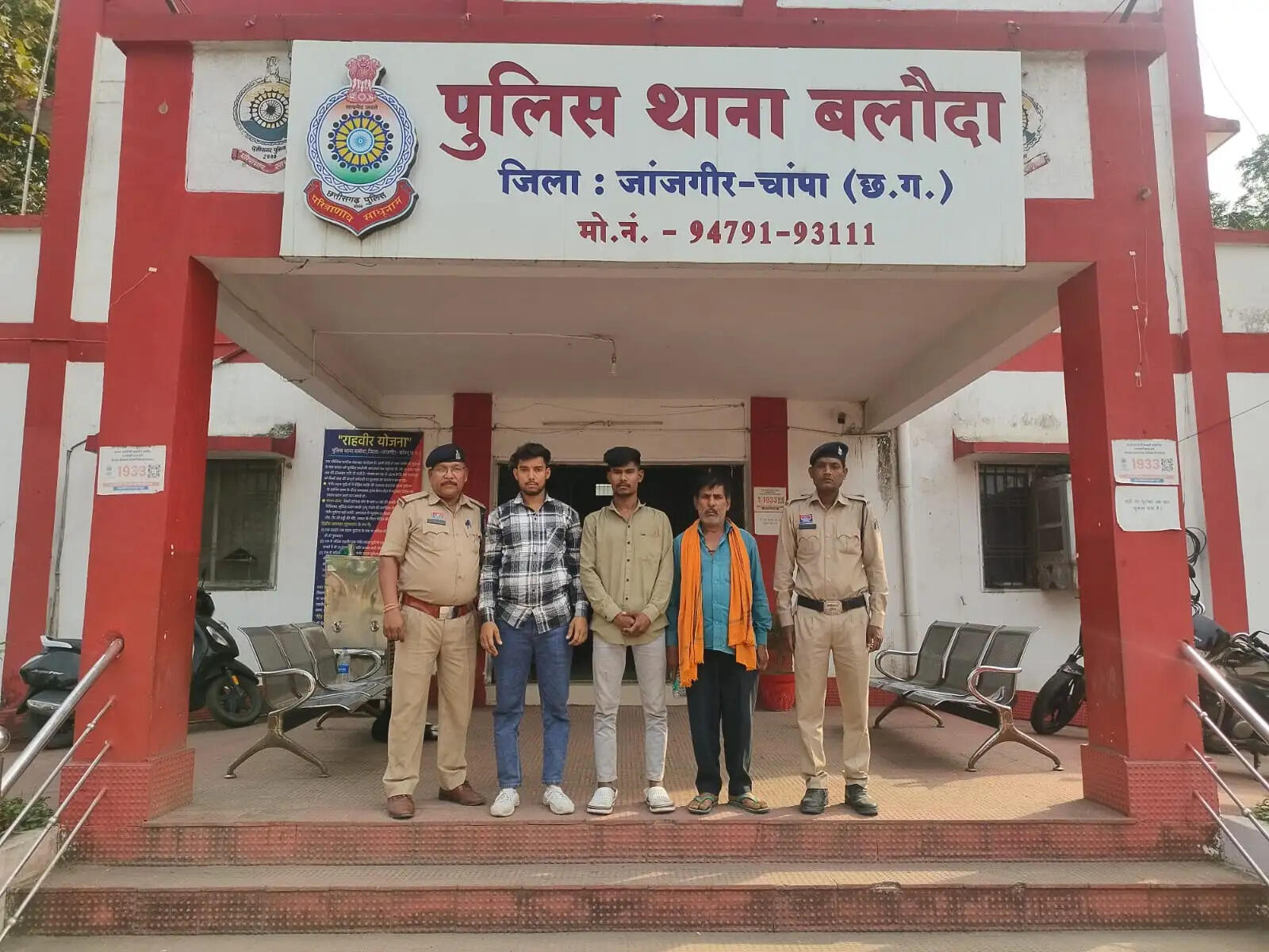 शराब के लिए पैसे नहीं देने पर मारपीट, तीन मारपीट गिरफ्तार