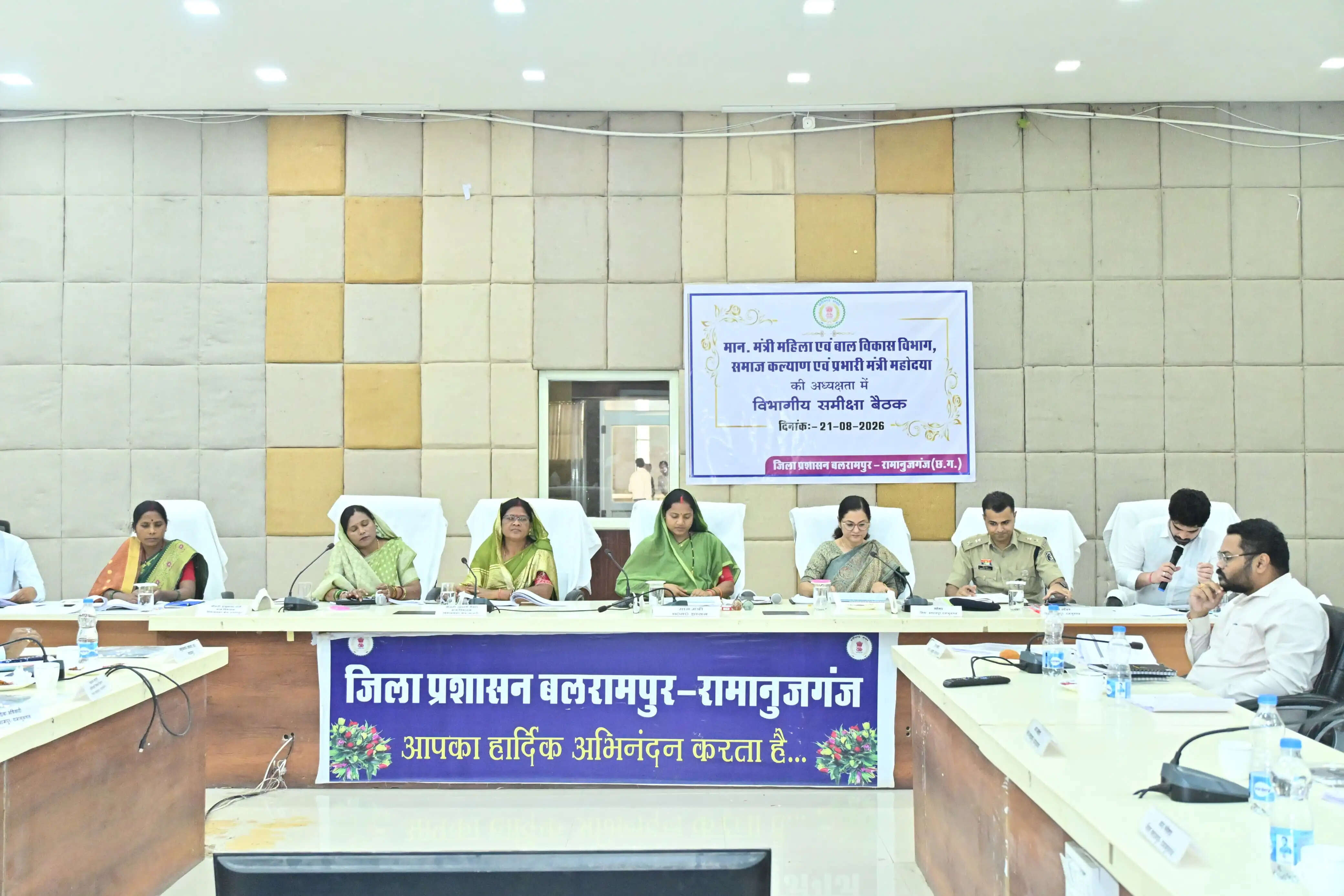“योजनाओं का लाभ अंतिम व्यक्ति तक पहुंचे, काम में गुणवत्ता और गति रखें” : मंत्री राजवाड़े