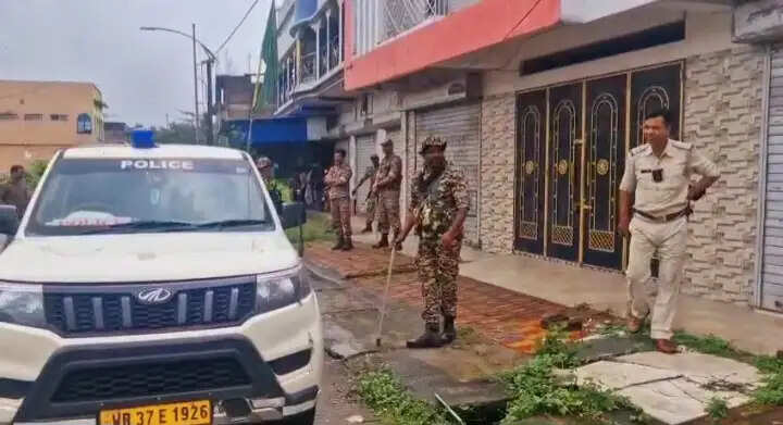 आसनसोल के रेलपार में कारोबारी मोहम्मद एबरार आलम उर्फ 'मिस्टर' के आवास पर एसटीएफ की छापेमारी