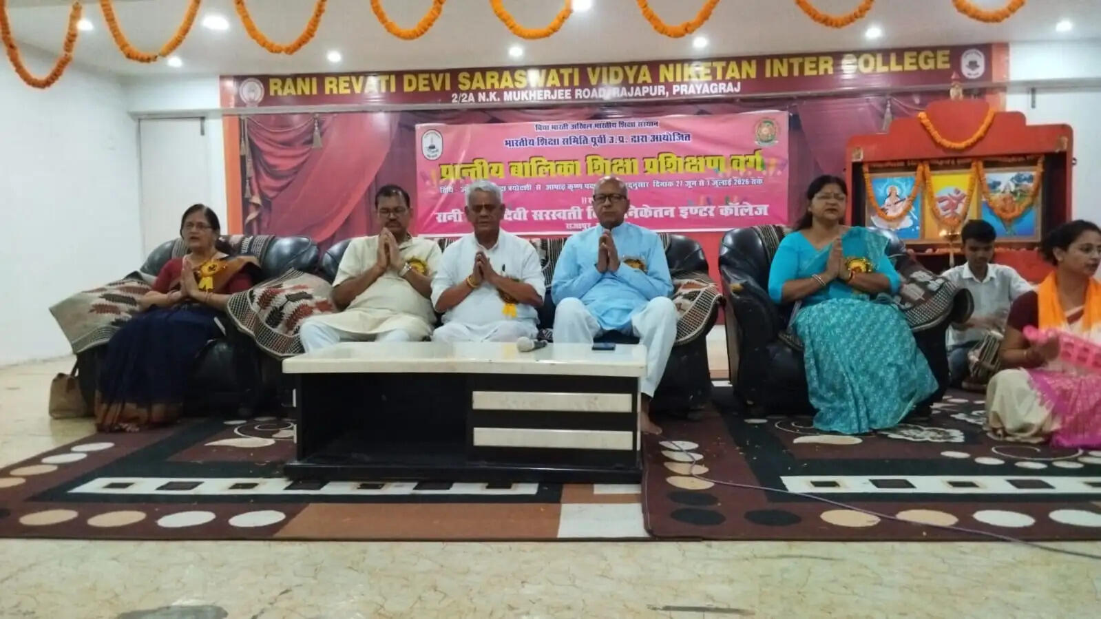 हम केवल विद्यालय में पढ़ाने वाले शिक्षक नहीं है, समाज हमारी ओर आशा की दृष्टि से देख रहा है : शेषधर द्विवेदी
