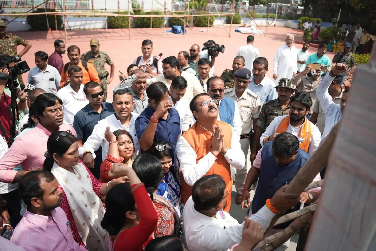 भाजपा अध्यक्ष संजय सरावगी ने बाबा साहेब की प्रतिमा पर माल्यार्पण कर किया नमन