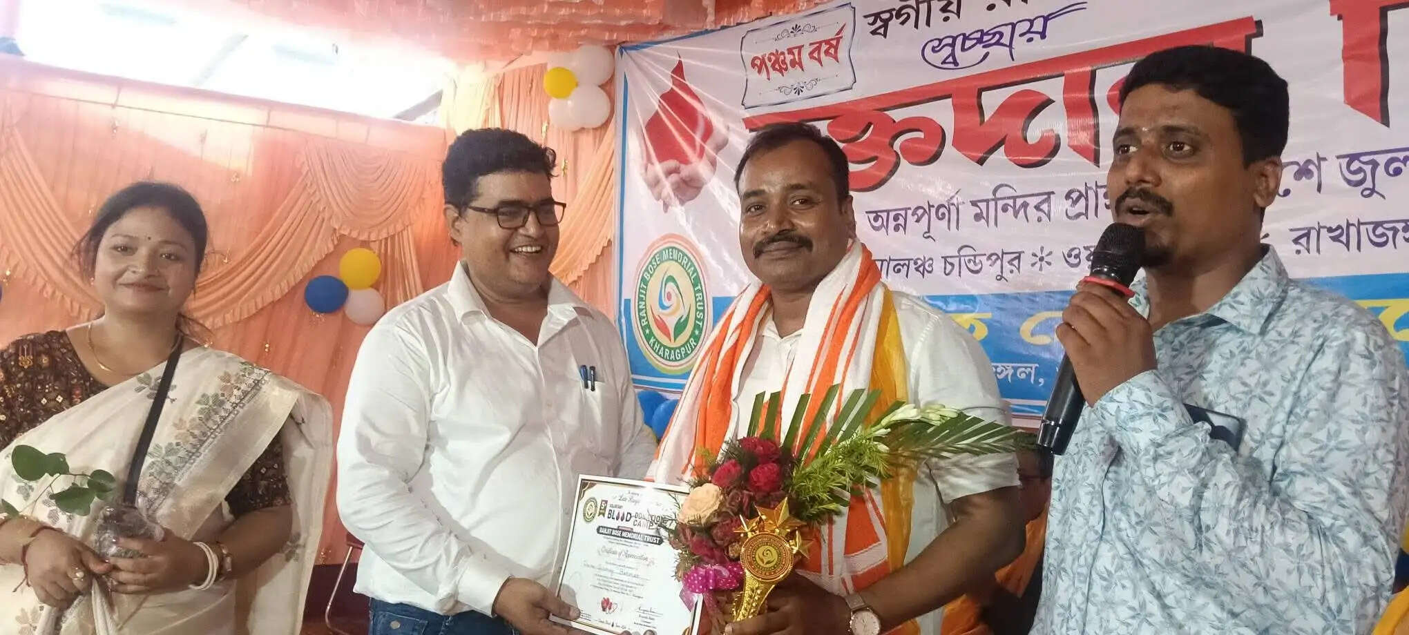 लगातार वर्षा के बावजूद खड़गपुर में 121 यूनिट रक्त संग्रह