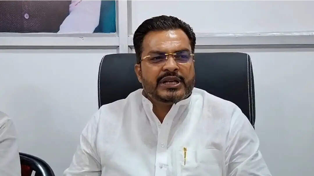 विधायक रणधीर सिंह ने तटबंध टूटने की निष्पक्ष जांच और दोषियों पर कार्रवाई की मांग की