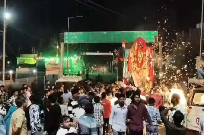 डिंडौरी में काली विसर्जन के दौरान चल समारोह में अंडे फेंकने की अफवाह पर हंगामा