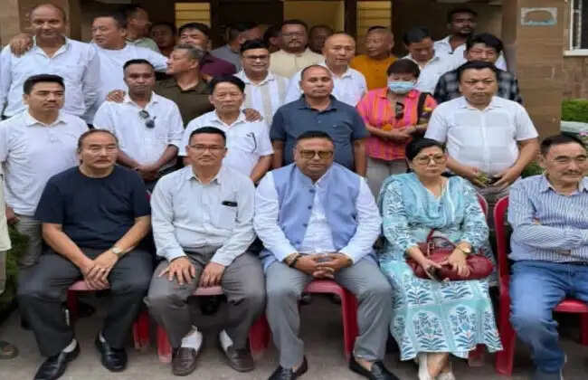 दार्जिलिंग में&nbsp;अनित थापा के इस्तीफे के बाद जीटीए में सामूहिक त्यागपत्रों की बाढ़