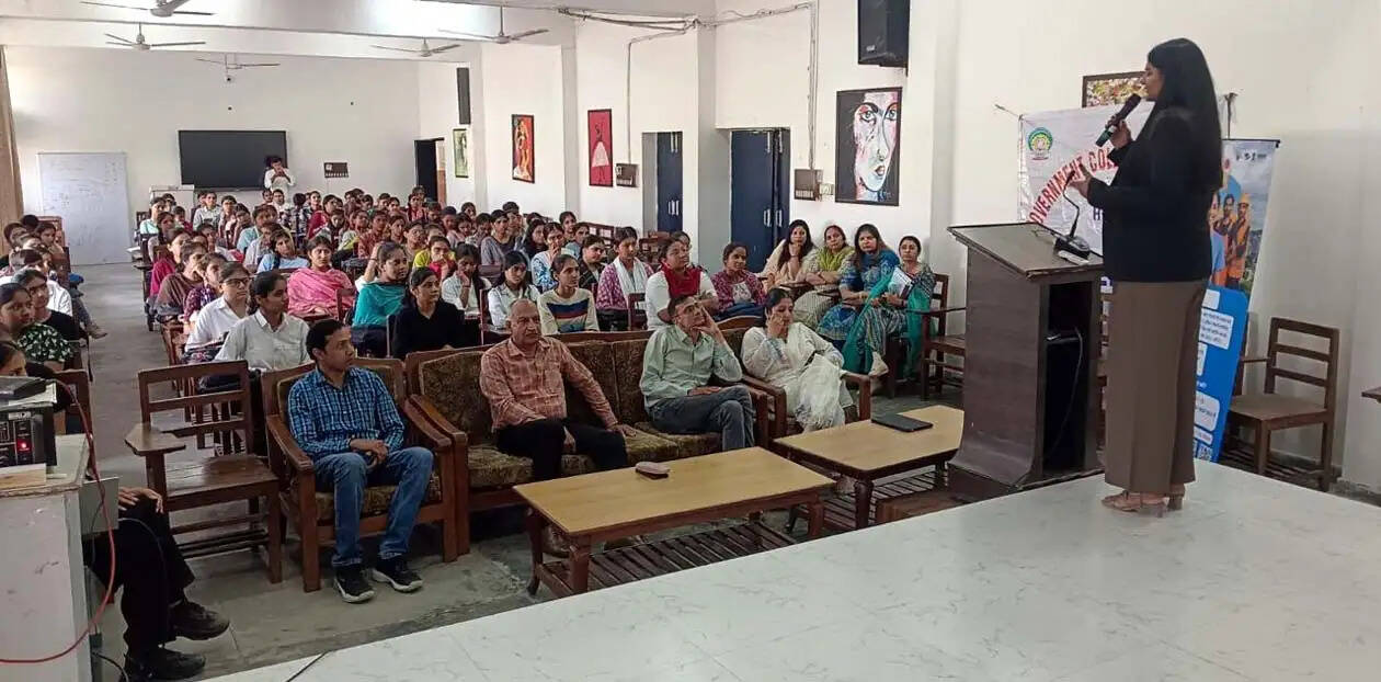 हिसार : जर्मनी और जापान जैसे देशों में रोजगार के अनेकअवसर उपलब्ध : डॉ. सतबीर सांगा