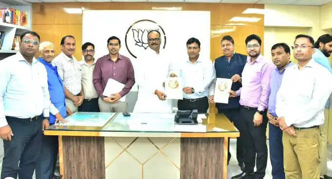एनएमओ के पदाधिकारियों ने उप मुख्यमंत्री ब्रजेश पाठक के साथ की बैठक