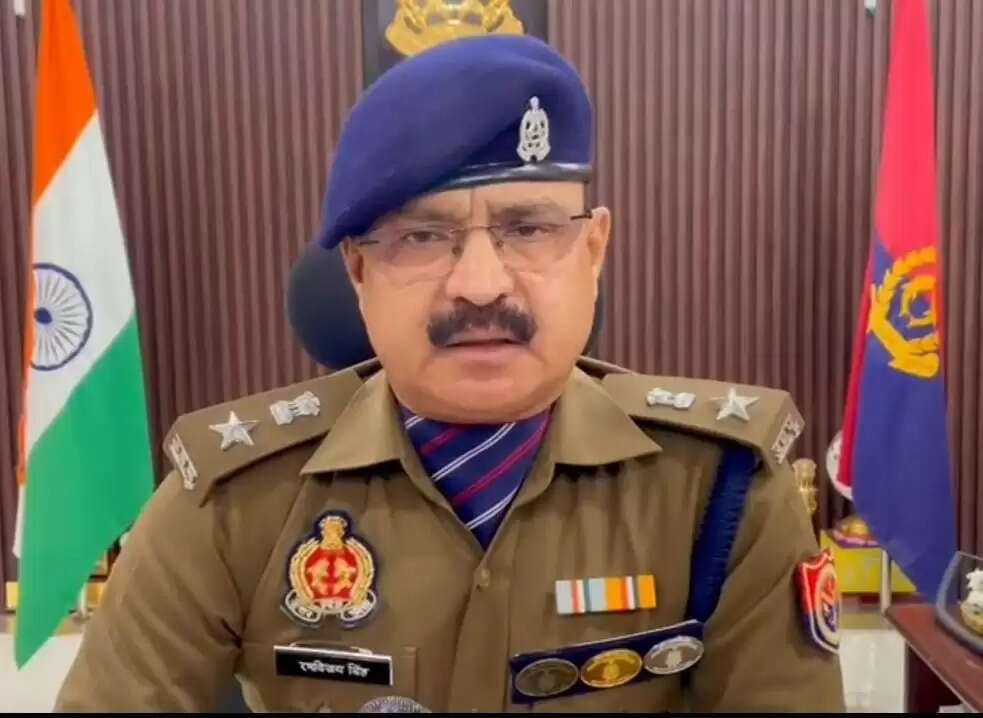 विवाहिता दो बच्चों के साथ घर का सामान लेकर पड़ोसी के साथ फुर्र