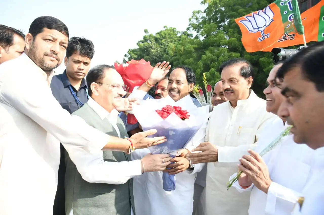 ग्रेटर नोएडा में 'सेवा संकल्प अभियान' कार्यक्रम में शामिल हुए जेपी नड्डा