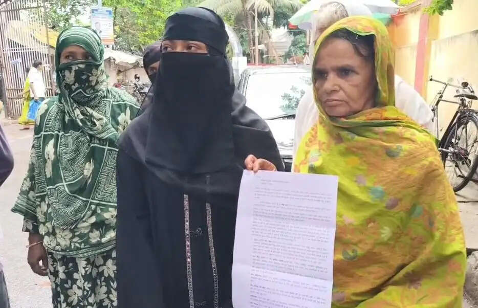 एसएसपी को आवेदन देकर महिला ने लगाई न्याय की गुहार