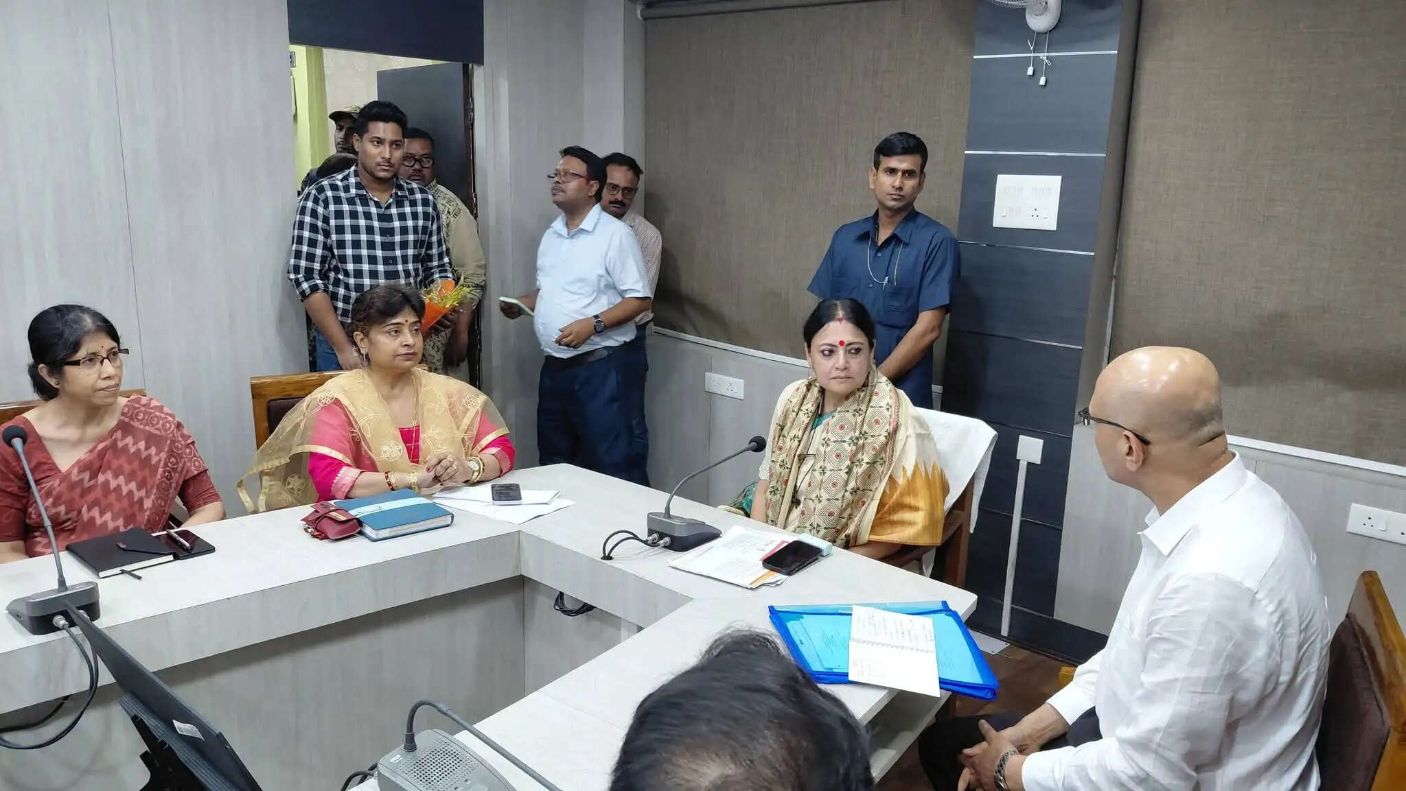 महत्वपूर्ण विभागों की जिम्मेदारी संभालते ही सक्रिय हुईं अग्निमित्रा पॉल