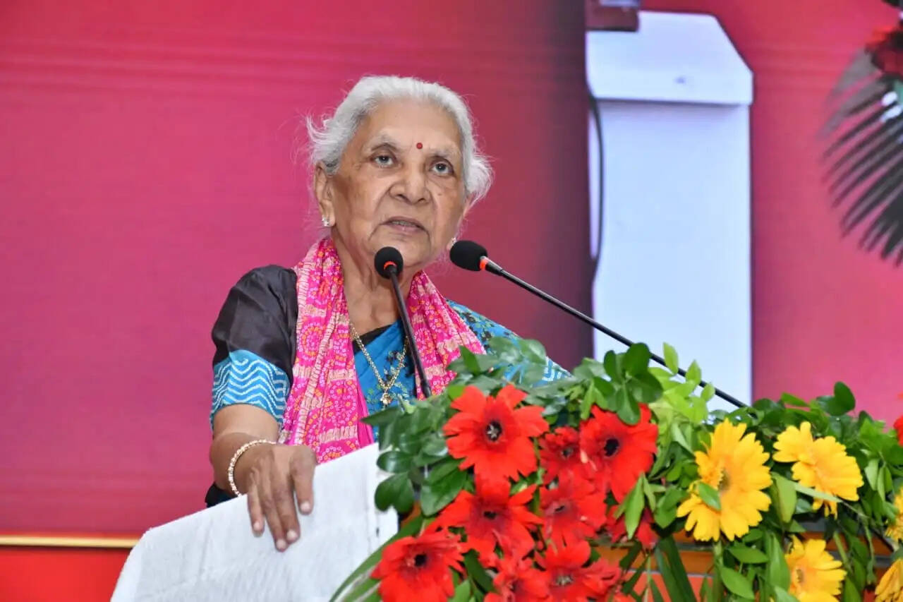 ज्ञान, करुणा व संवेदना को लेकर आगे बढ़े युवा शक्ति : आनंदीबेन पटेल