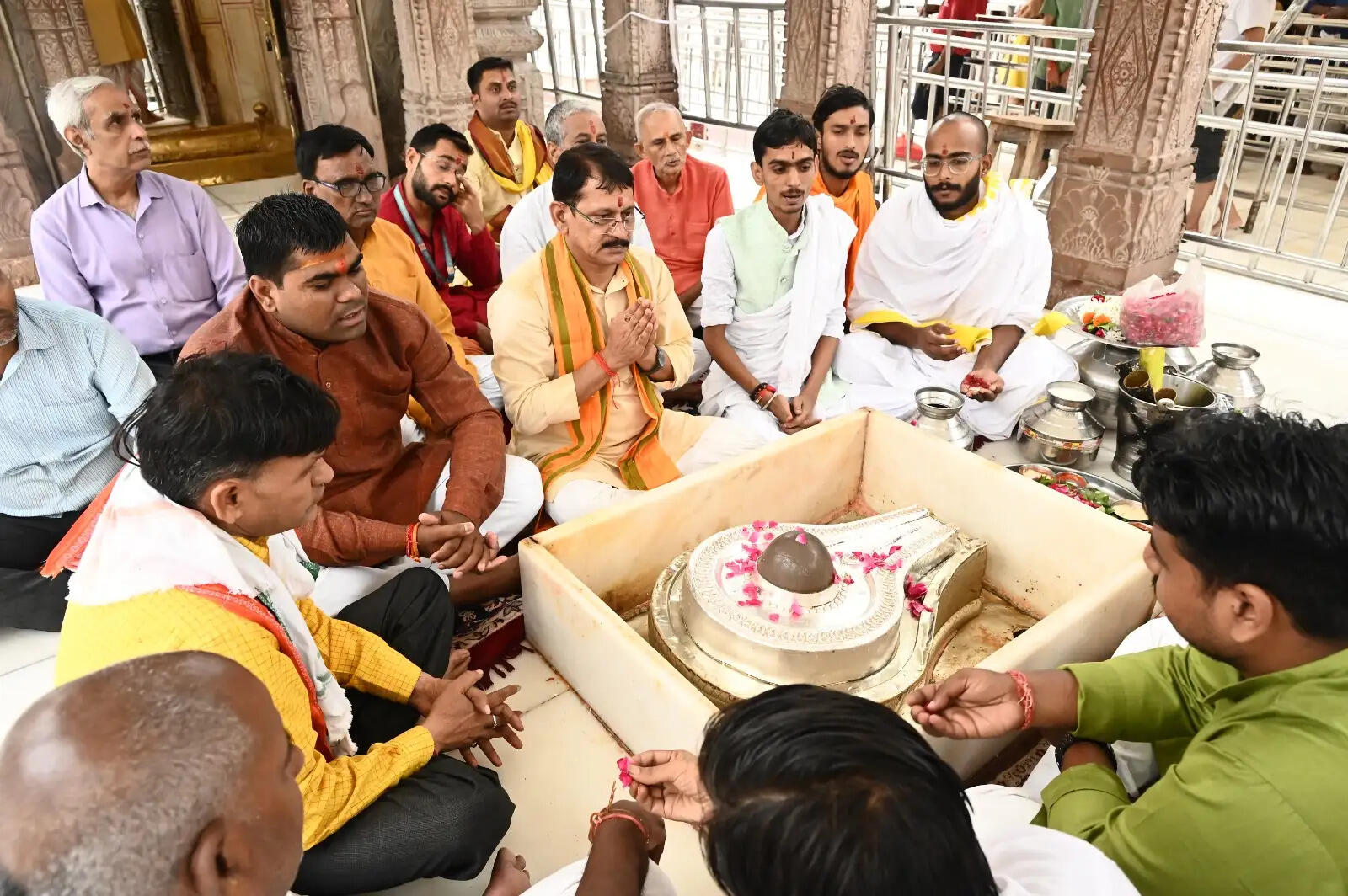 अशोक सिंघल के जन्म शताब्दी वर्ष में विहिप ने काशी विश्वनाथ मंदिर में किया विशेष रुद्राभिषेक