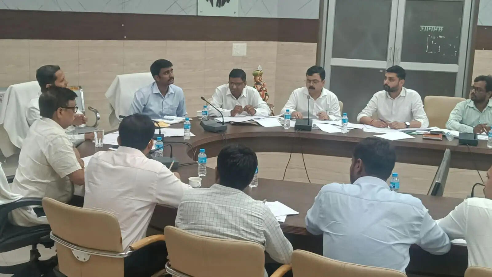 कौशल विकास योजनाओं की प्रगति तेज करने के निर्देश, युवाओं को रोजगार से जोड़ने पर जोर